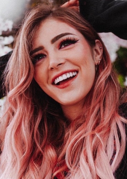 Chrissy Costanza photo