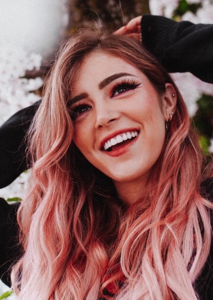 Chrissy Costanza photo