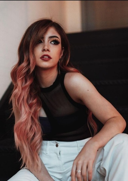 Chrissy Costanza photo