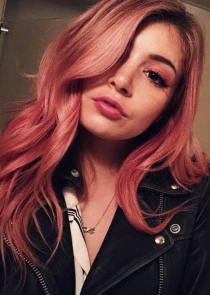 Chrissy Costanza photo