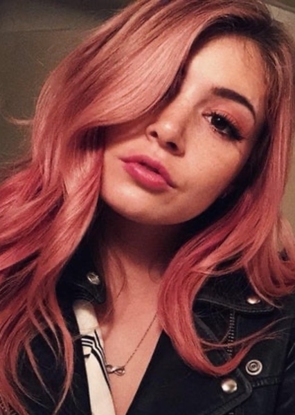 Chrissy Costanza photo