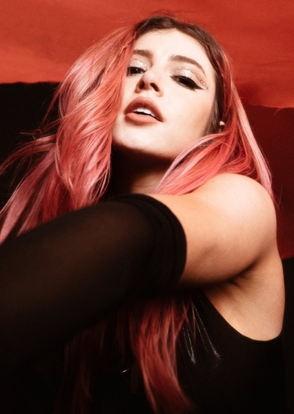 Chrissy Costanza photo