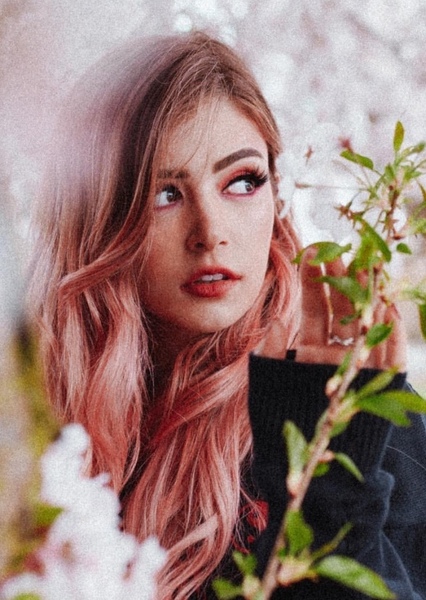 Chrissy Costanza photo