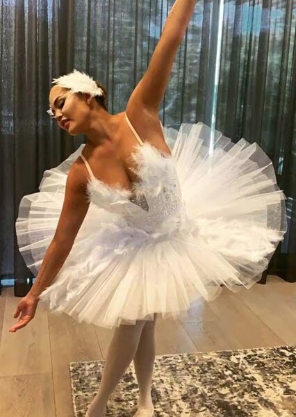 Chrissy Teigen photo