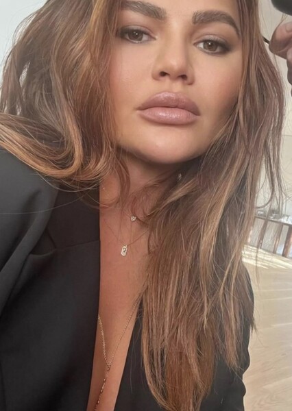 Chrissy Teigen photo