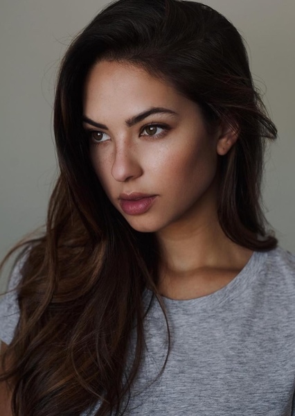 Christen Harper photo
