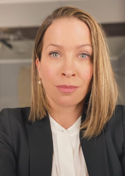 Christina Cox photo