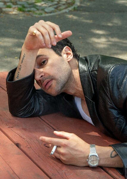Christopher Abbott photo