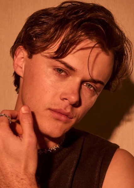 Christopher Briney photo
