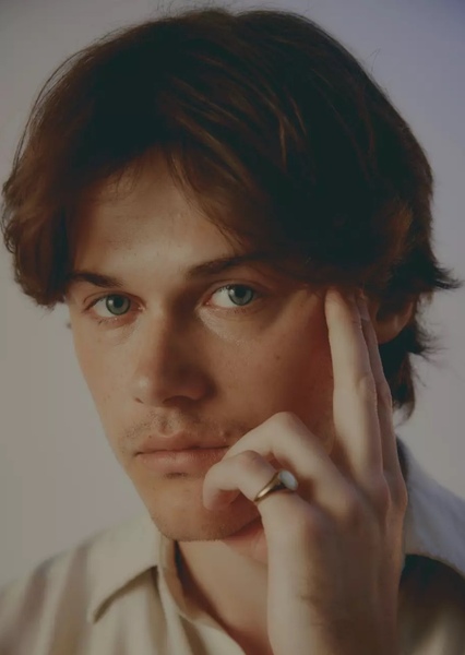 Christopher Briney photo