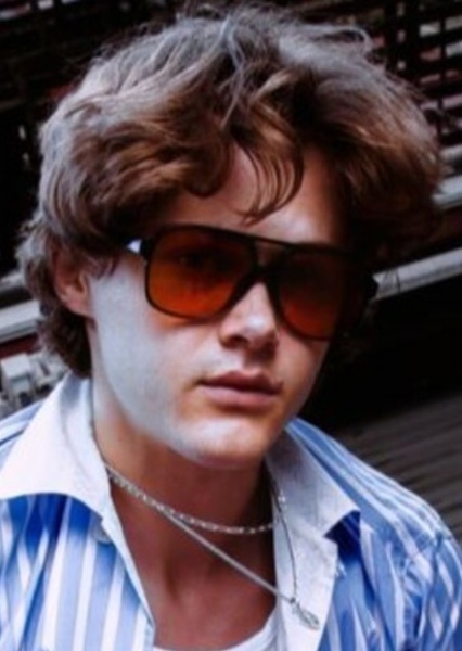 Christopher Briney photo