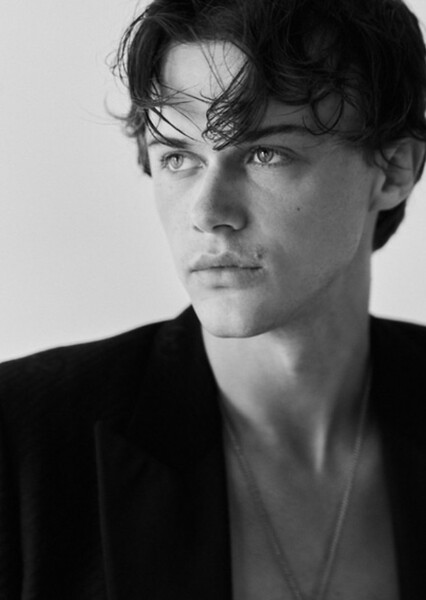 Christopher Briney photo