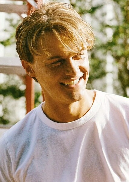 Christopher Briney photo