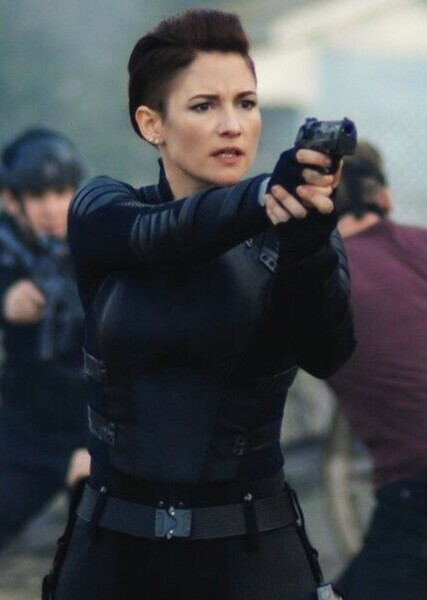 Chyler Leigh photo