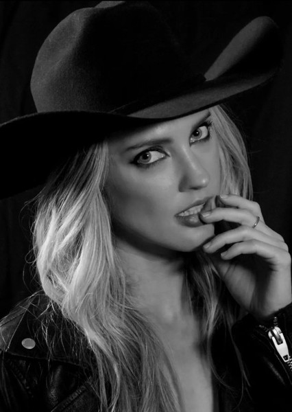 Ciara Hanna photo