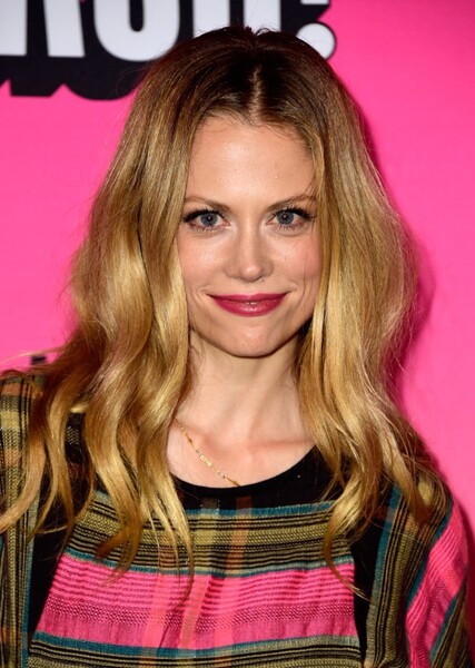 Claire Coffee photo