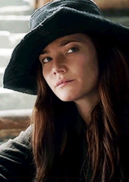 Clara Paget photo