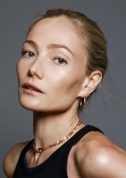 Clara Paget photo