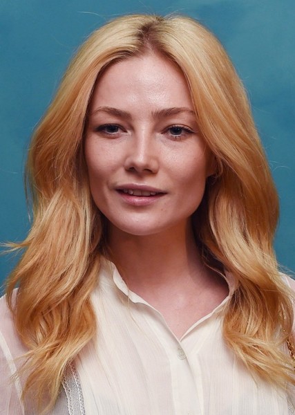 Clara Paget photo