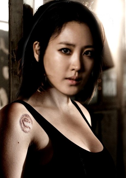 Claudia Kim photo