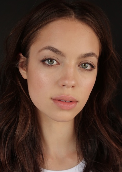 Claudia Sulewski photo