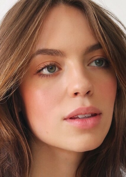 Claudia Sulewski photo