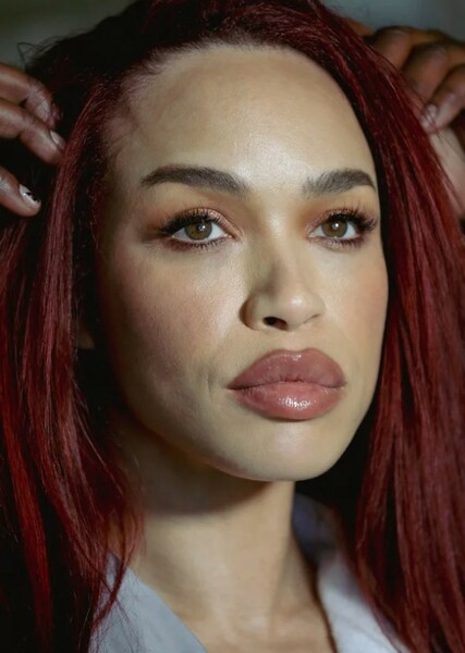 Cleopatra Coleman photo