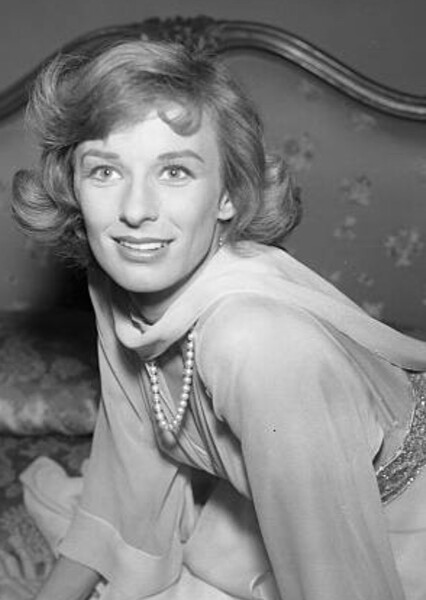 Cloris Leachman photo