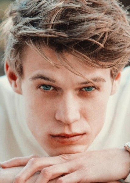 Colin Ford photo