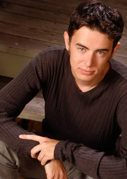 Colin Hanks photo