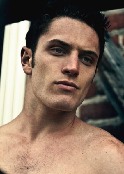 Colin Woodell photo