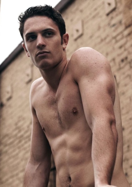 Colin Woodell photo