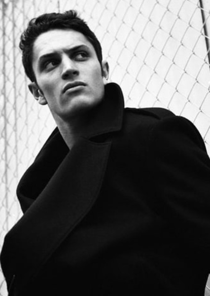 Colin Woodell photo