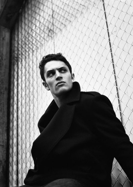 Colin Woodell photo