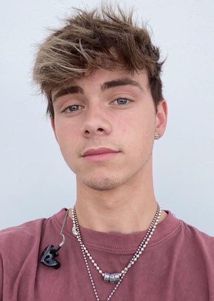 Corbyn Besson photo