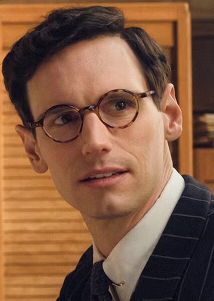Cory Michael Smith photo