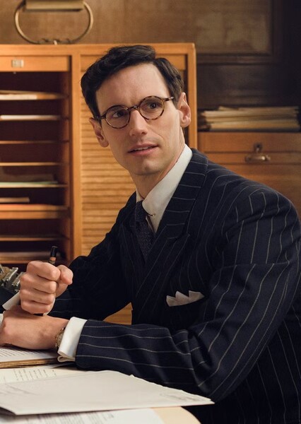 Cory Michael Smith photo