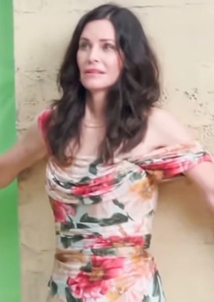 Courteney Cox photo