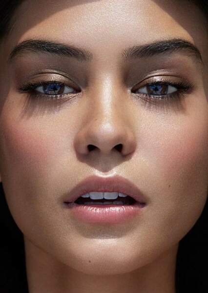 Courtney Eaton photo