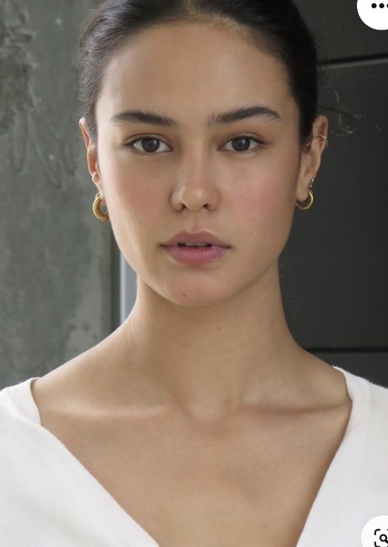 Courtney Eaton photo