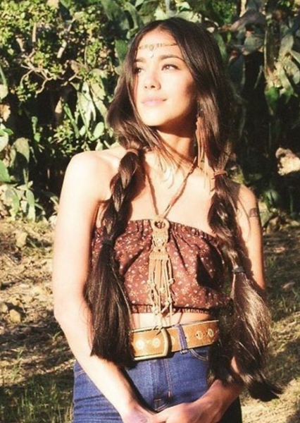 Courtney Eaton photo