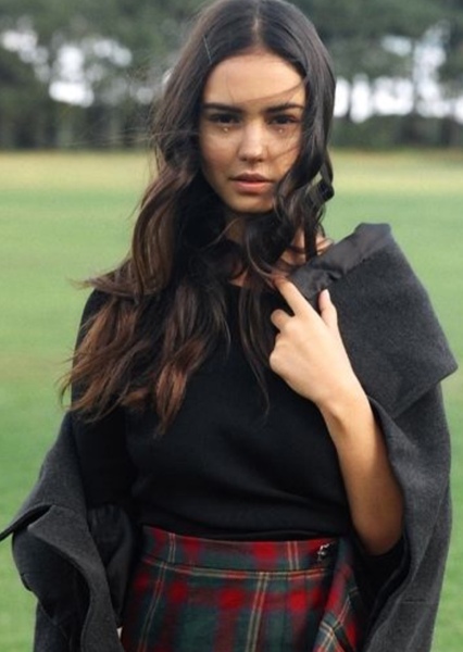 Courtney Eaton photo