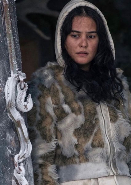 Courtney Eaton photo