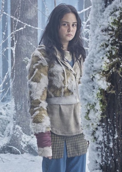 Courtney Eaton photo
