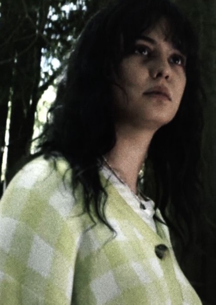 Courtney Eaton photo