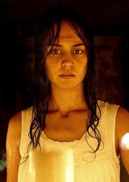 Courtney Eaton photo