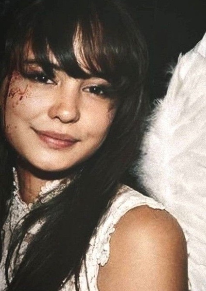 Courtney Eaton photo