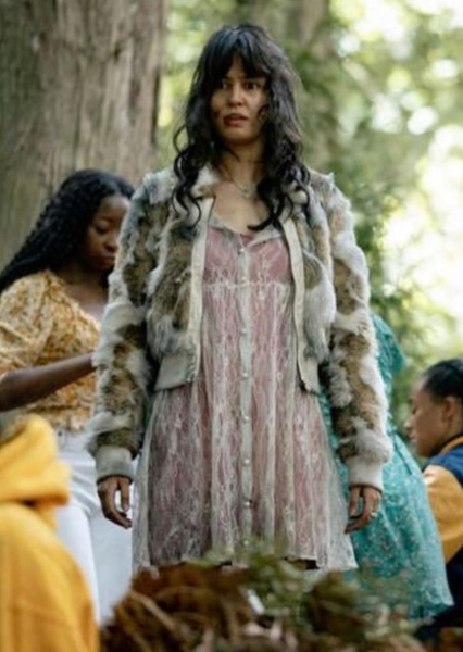 Courtney Eaton photo