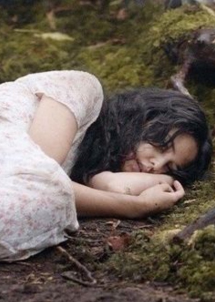 Courtney Eaton photo