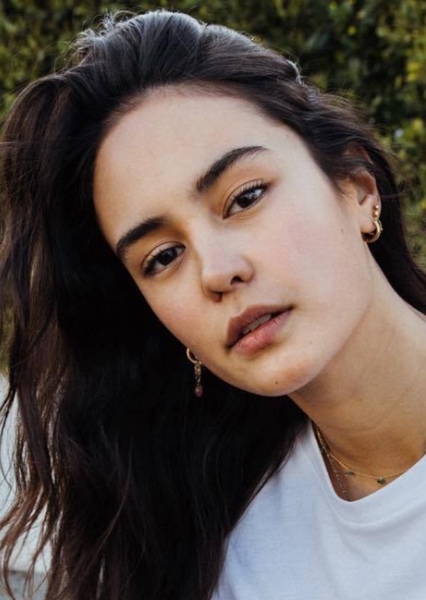 Courtney Eaton photo